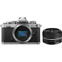 Nikon Z fc + 28 mm F / 2,8 (SE) rinkinys