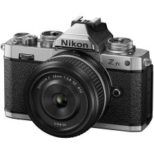 Nikon Z fc + 28 mm F / 2,8 (SE) rinkinys