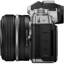 Nikon Z fc + 28 mm F / 2,8 (SE) rinkinys
