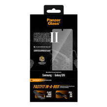 „PanzerGlass ®“ keraminė ekrano apsauga „Samsung Galaxy S26“, itin plataus kampo su „Fastfit“ tvirtinimu, dėžutėje