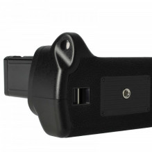 Battery grip for Nikon D5100