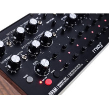 MOOG DFAM Analoginis sintezatorius pusiau modulinė būgnų mašina Juoda