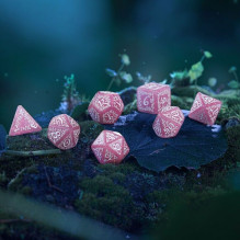 Q-WORKSHOP ELVISH glittering pink and white dice set