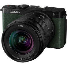 Panasonic Lumix DC-S9K + LUMIX S 20-60mm / F3.5-5.6 (Dark Olive)