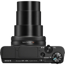 Sony Cyber-shot DSC-RX100 VII + Sony VCT-SGR1 Shooting Grip (DSC-RX100M7G)